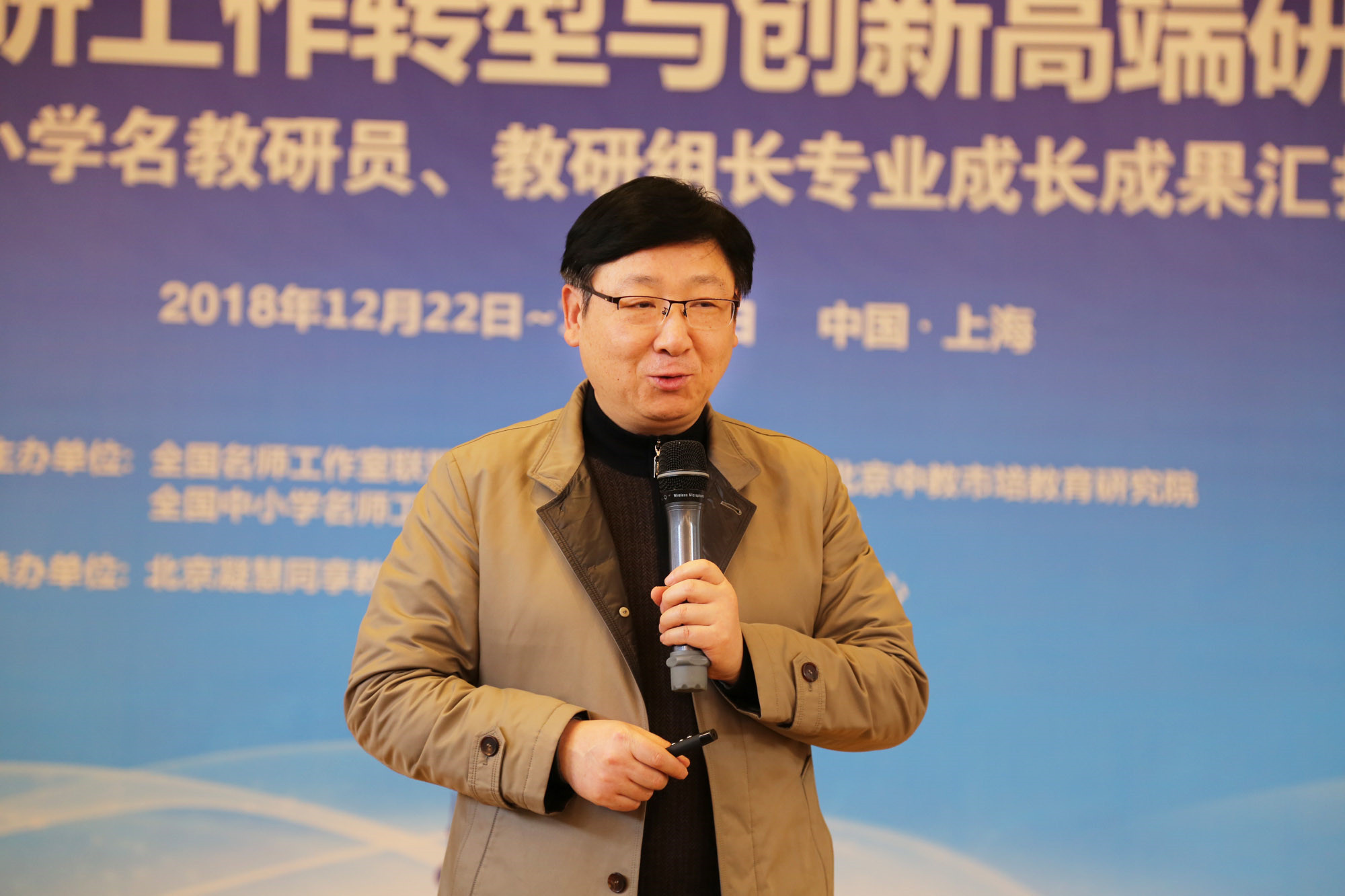 以梅花三弄貫穿整個(gè)交流過(guò)程。