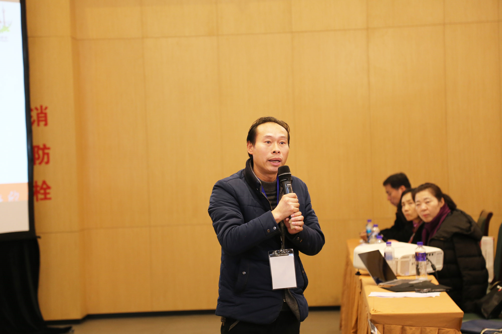 咸寧教育科學(xué)研究院汪永富院長(zhǎng)學(xué)習(xí)期間參與互動(dòng)。