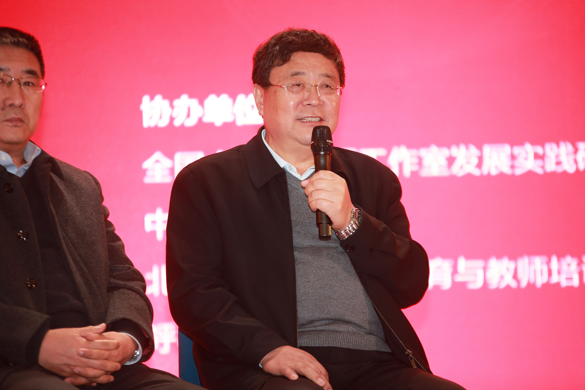 中國教科院李嘉駿教授在現(xiàn)場點評論證。