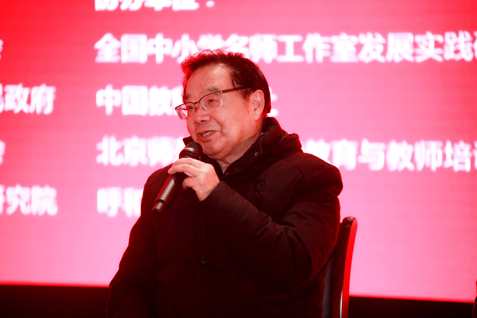 邱學(xué)華教授點評簡約教學(xué)。