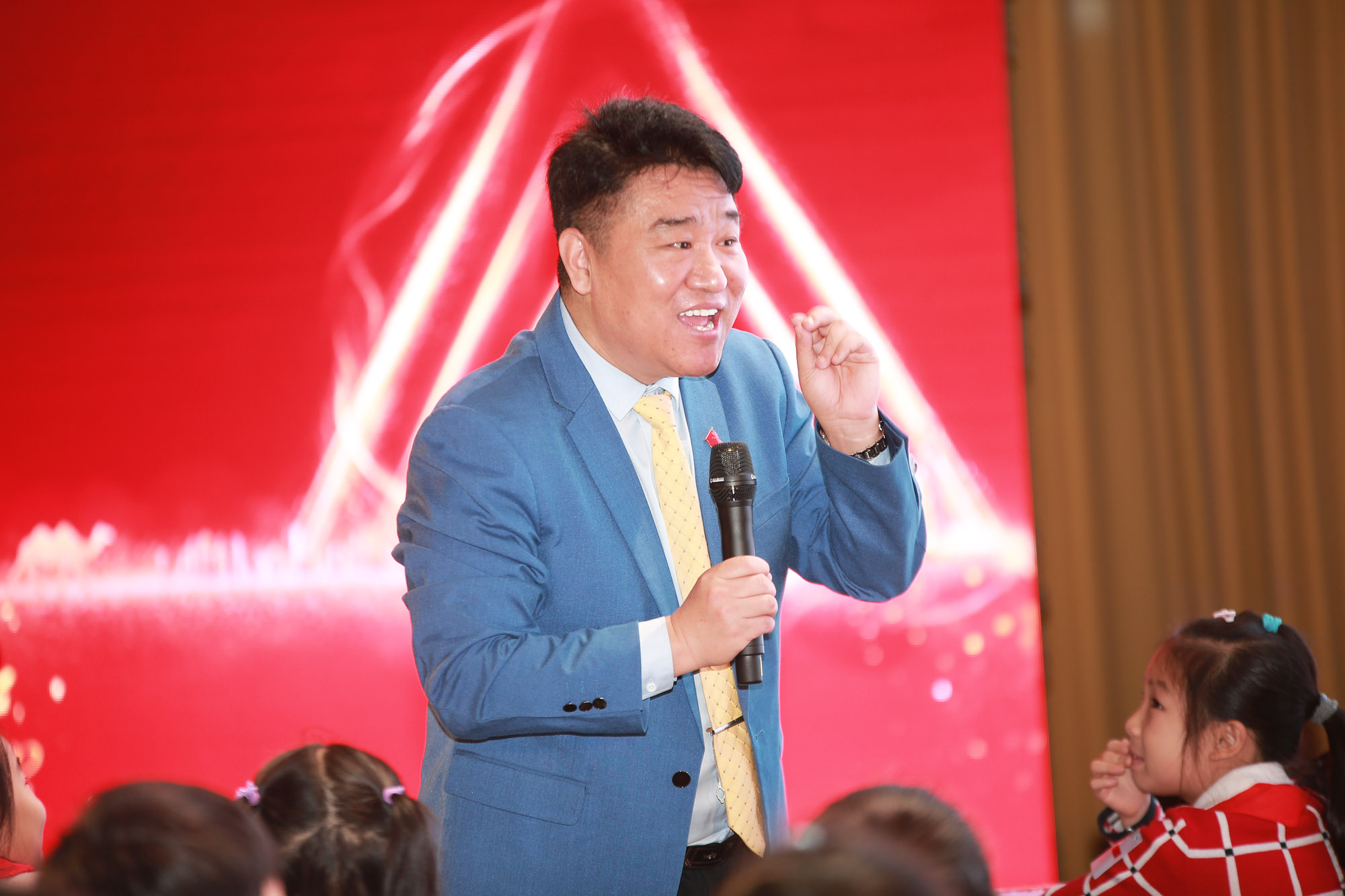 徐長青小學(xué)數(shù)學(xué)教研工作室的核心理念就是以“簡約教學(xué)”為主導(dǎo)，做到返璞歸真，正本清源，讓枯燥乏味的數(shù)學(xué)教學(xué)變得有效，快樂，簡練。