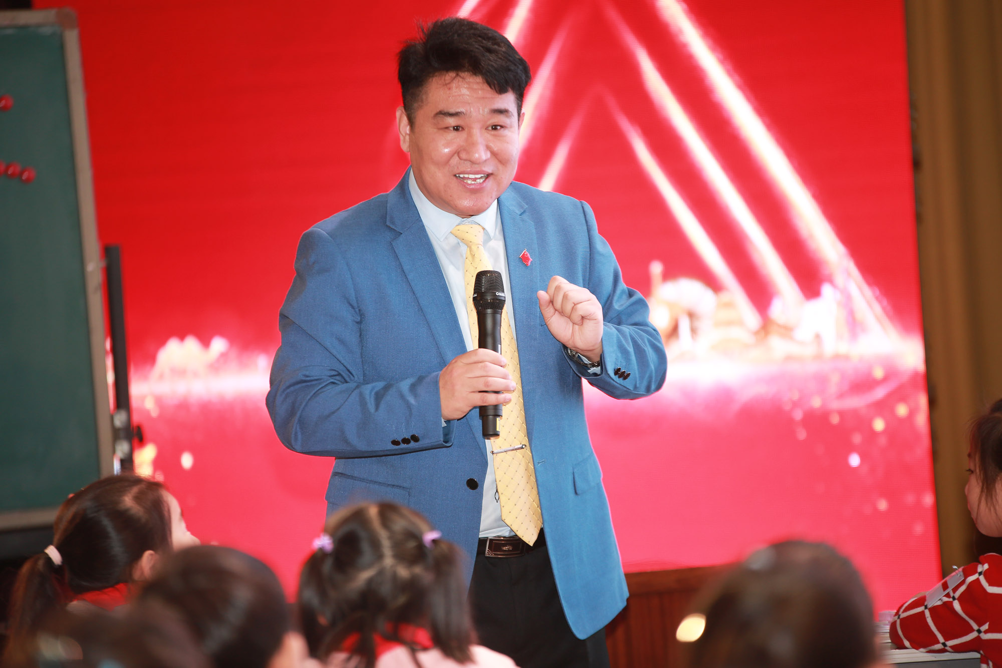 這看似簡單的三不原則其實是徐長青老師在多年教學(xué)實踐中得出的結(jié)論，這個三不原則包含了讓學(xué)生自主學(xué)習(xí)，不將學(xué)生作為簡單知識灌輸對象來對待，以學(xué)生為主體，以人為本的理念。根據(jù)學(xué)生情況量身定制學(xué)習(xí)課程等信息。也正是這個三不原則，讓徐長青的教學(xué)方法和教學(xué)質(zhì)量有了顯著提高。