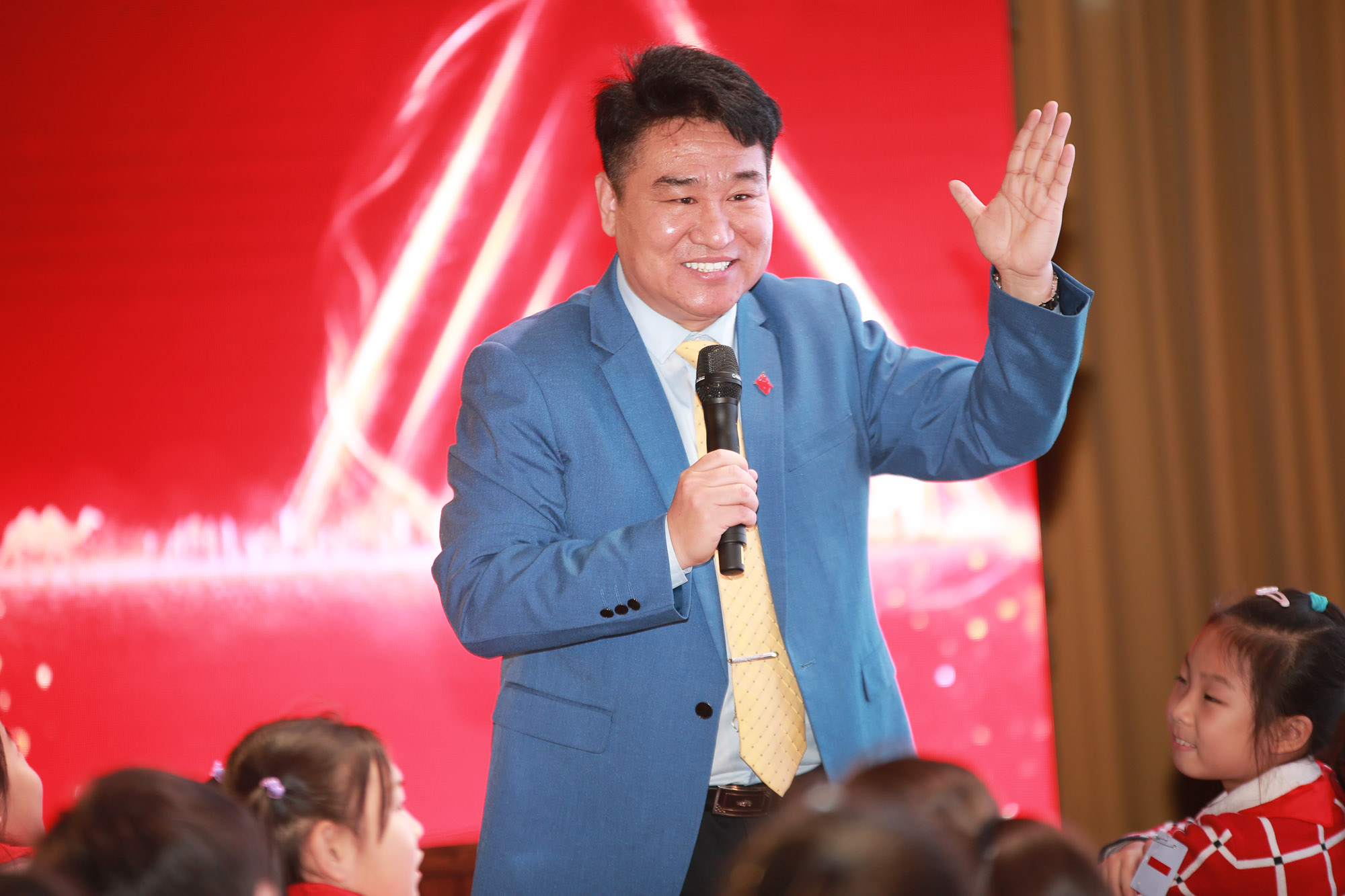 更重要的是，他的數(shù)學(xué)課學(xué)生喜歡上、學(xué)的輕松、沒有學(xué)不會的、沒有聽不懂的。