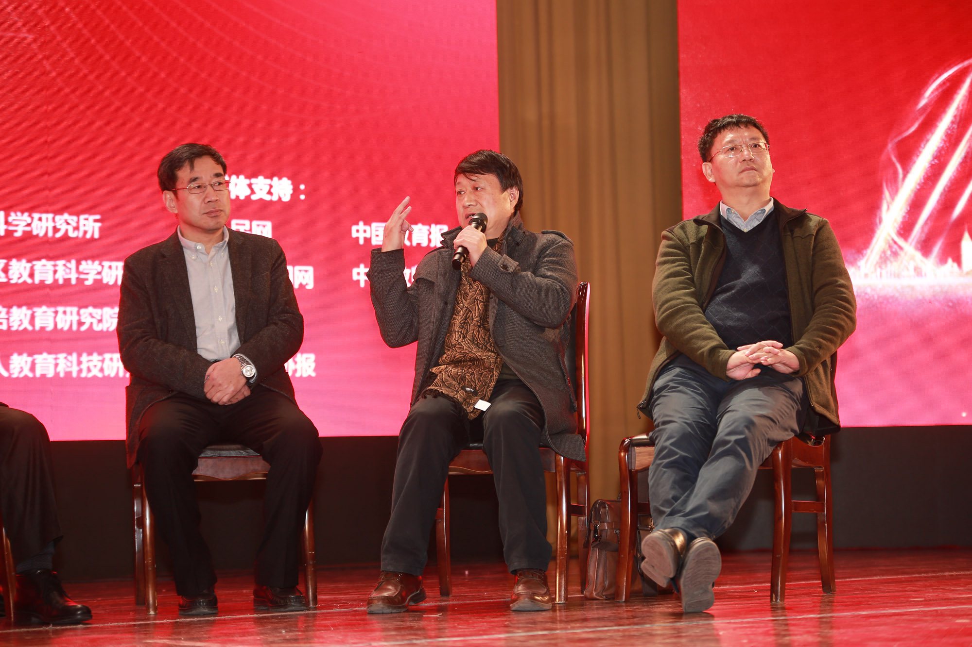 蘆葦教授點評簡約教學(xué)。