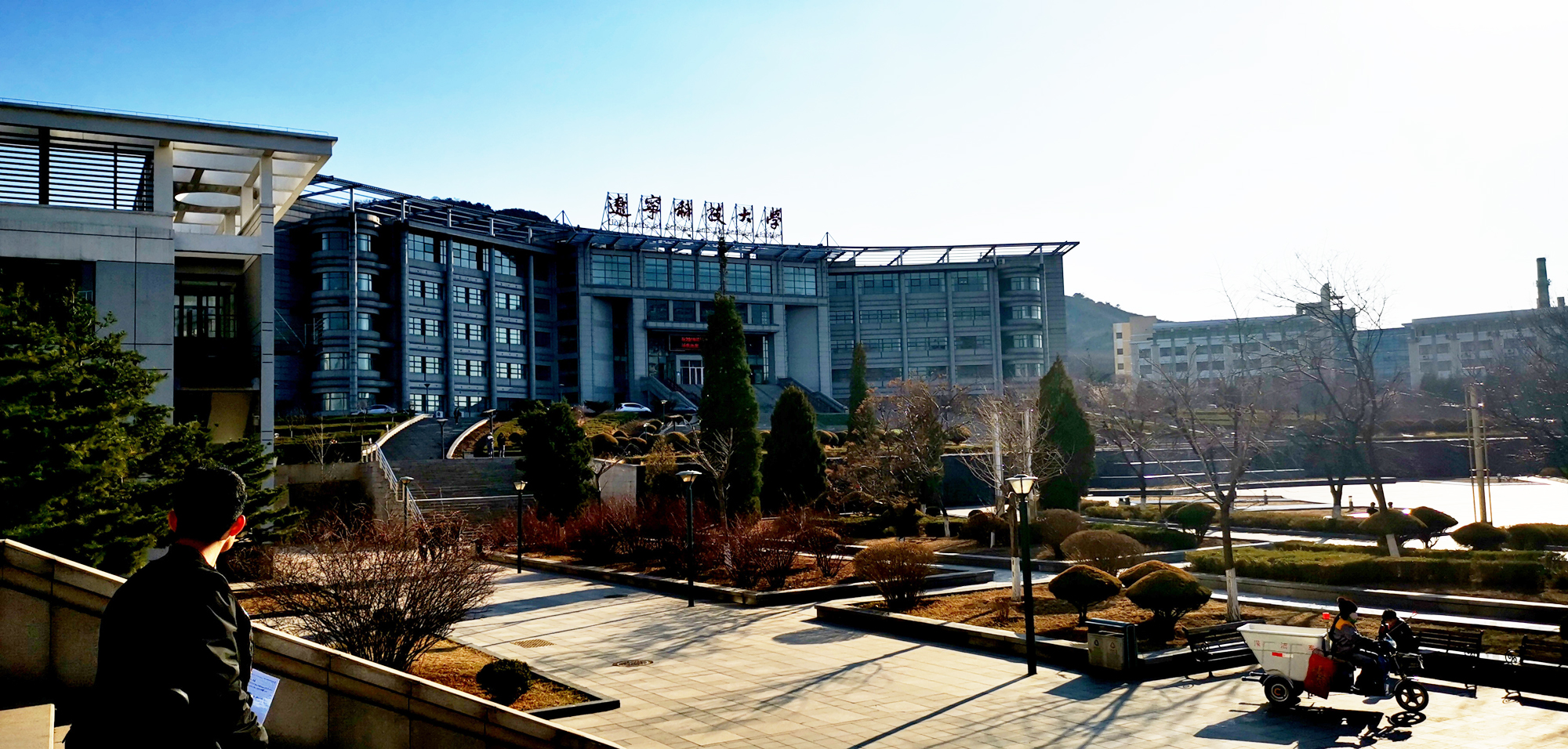北京中教市培教育研究院與鞍山市、海城市教育局共同舉辦的鞍海峰會(huì)、千山教育論壇——全國(guó)“教學(xué)轉(zhuǎn)型與課堂創(chuàng)新”高峰論壇暨轉(zhuǎn)型、創(chuàng)新成果展示于2019年5月11日-13日在鞍山市、海城市兩地隆重舉辦，主會(huì)場(chǎng)設(shè)在遼寧科技大學(xué)