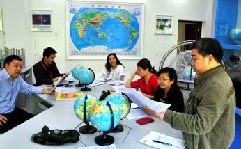 2017年4月13日范永杰地理名師工作室參加成都市高中地理菜單培訓(xùn)暨高新區(qū)高中地理實訓(xùn)基地活動