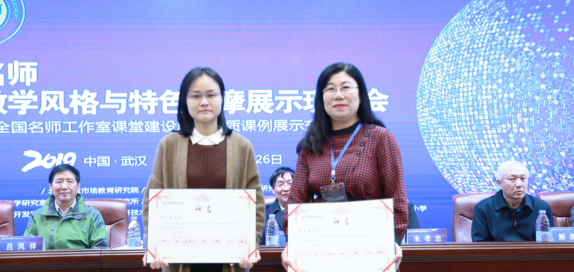 2013年以來，北京中教市培教育研究院受邀為全國30多個地區(qū)名師工作室發(fā)展建設中出現(xiàn)的疑難和困惑進行指導調(diào)研、培訓。