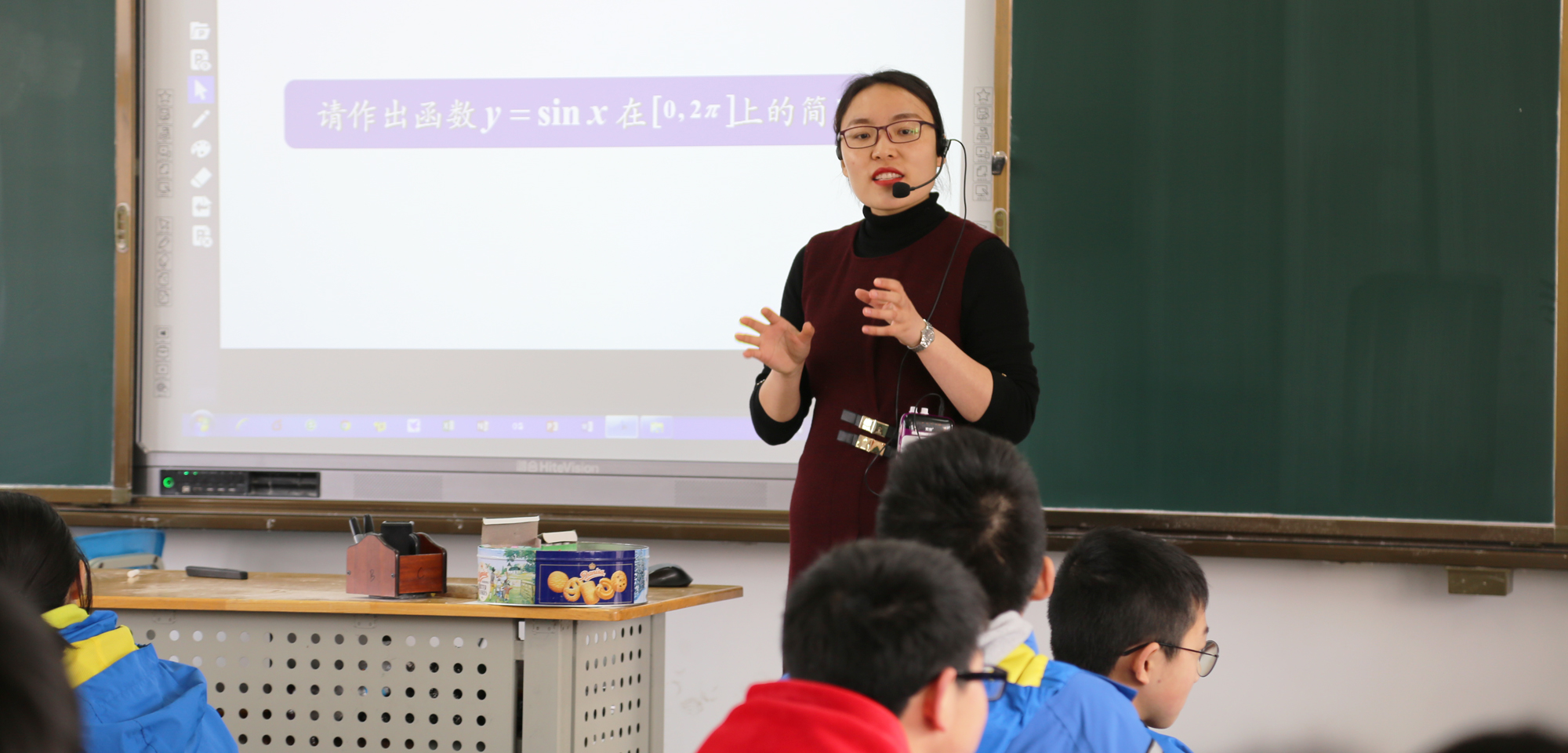 但是：“好課堂應該把學生放在主角的位置，站在課堂的中央，老師可以是導演，可以使編劇，但卻不能是主角。”