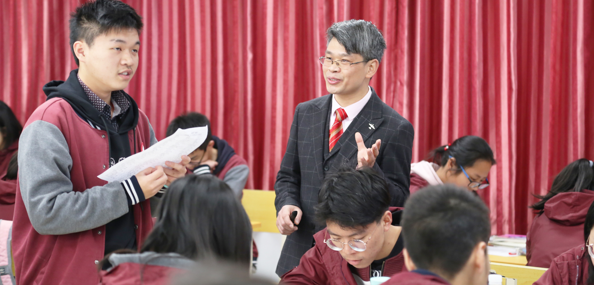 3月25日，和煦暖陽、清風拂面，來自全國各地名師工作室的數(shù)學、英語教師齊聚各分會場