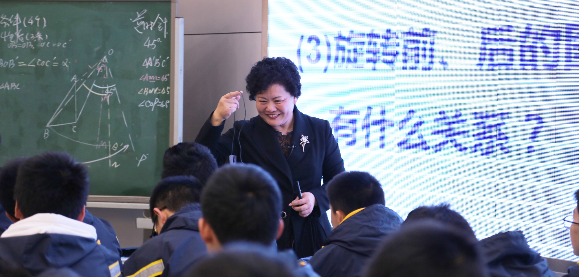 在第二天和第三天的活動中，全國知名名師工作室課例示范研討由趙謙翔、余建國、程中一、袁志勇、張文娣、宋少鏵、何夏壽、蔣守成、田湘軍等9位名師與參會代表深度切磋交流。