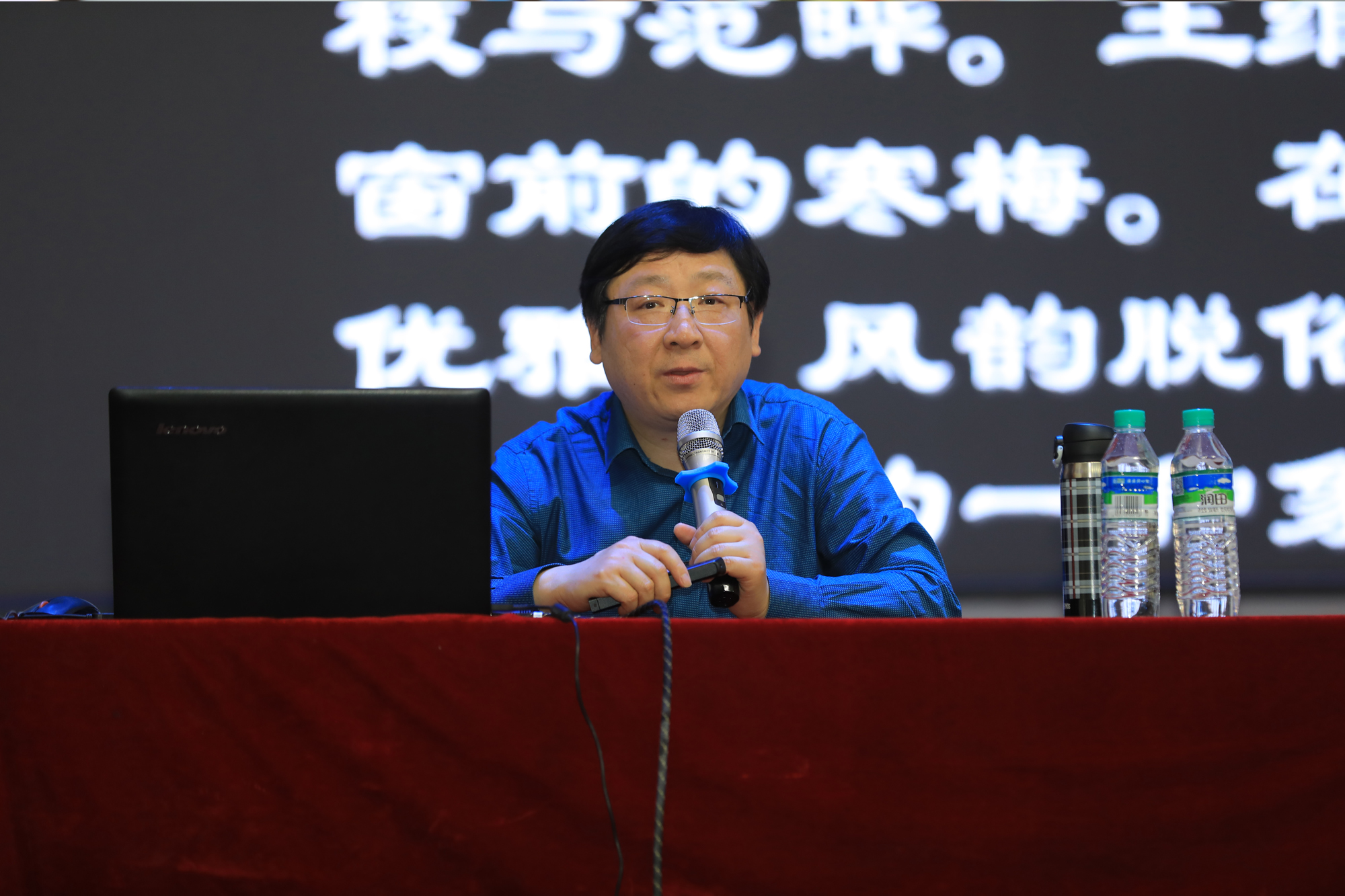 全國教學(xué)轉(zhuǎn)型與課堂創(chuàng)新高峰論壇課堂風(fēng)采展示美圖賞析。
