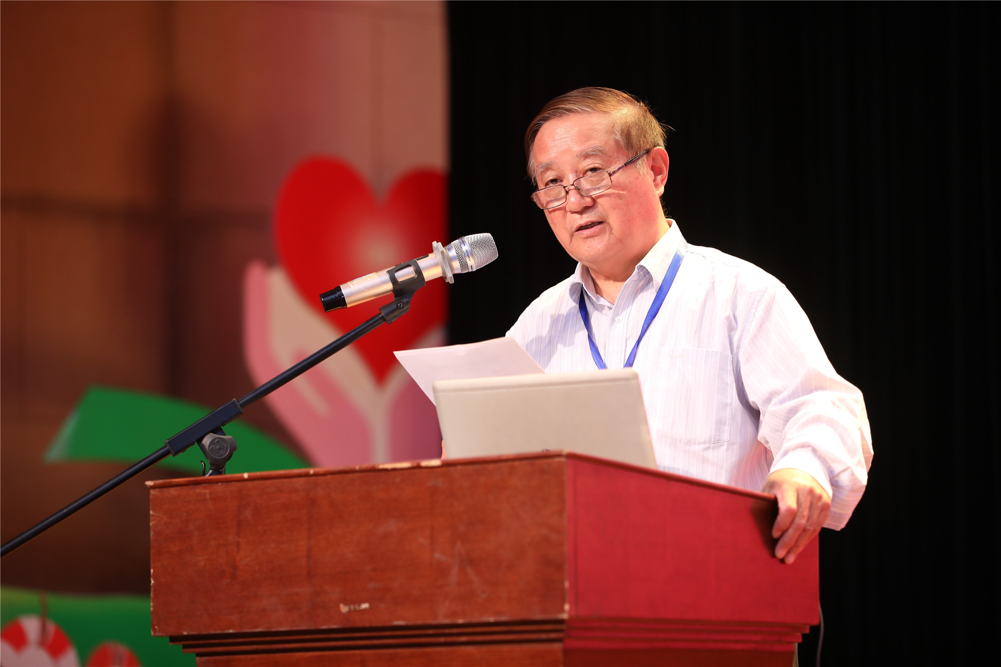 研究院副院長(zhǎng)魏續(xù)臻教授主持閉幕式并做總結(jié)。