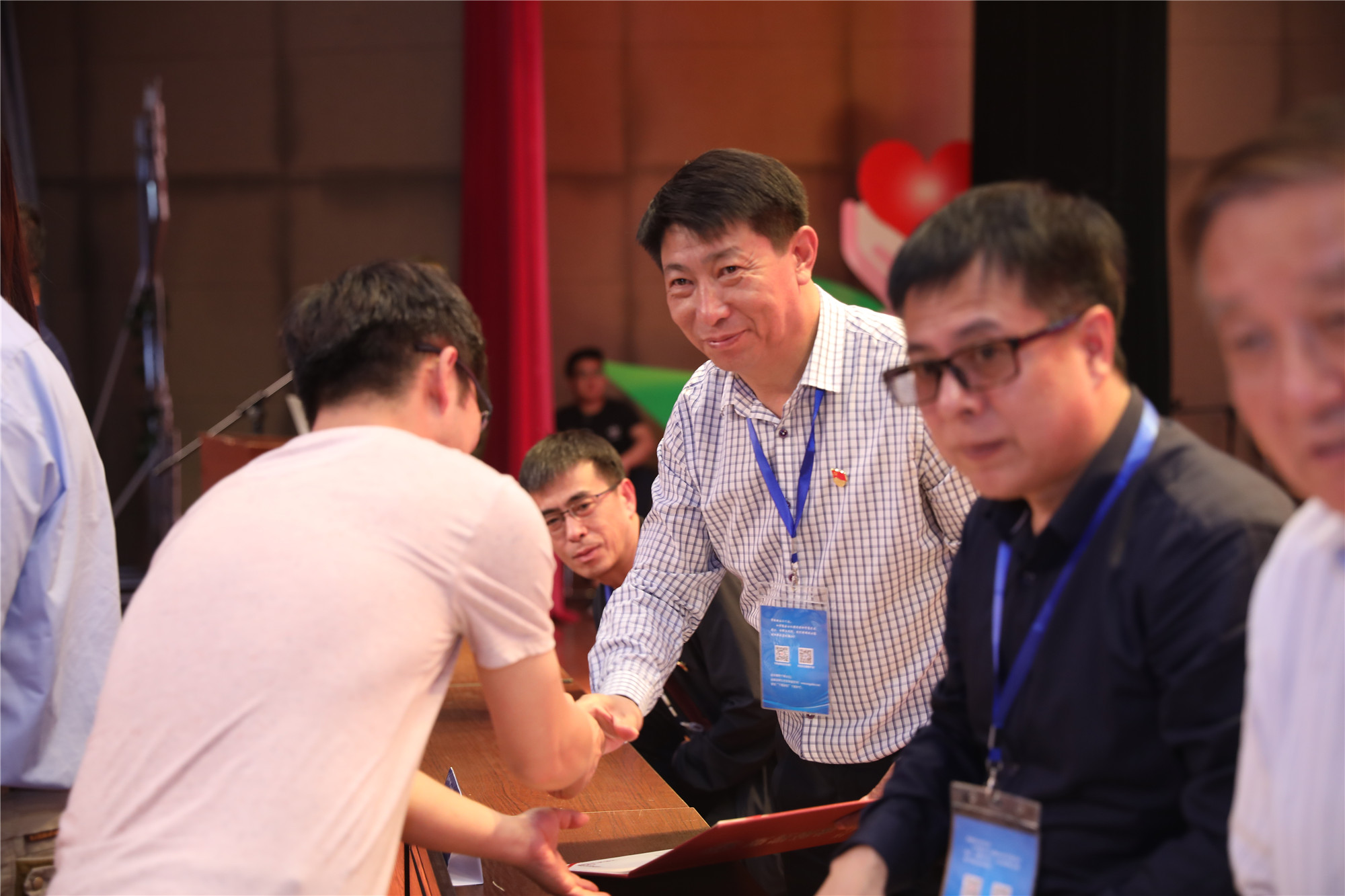 北京中教市培教育研究院呼應(yīng)教育教學(xué)改革的需求，與鞍山市教育局、海城市教育局共同舉辦鞍海教育峰會(huì)，邀請(qǐng)全國(guó)著名專家和教學(xué)一線名師，共同探討教育教學(xué)轉(zhuǎn)型和課堂教學(xué)創(chuàng)新的命題。