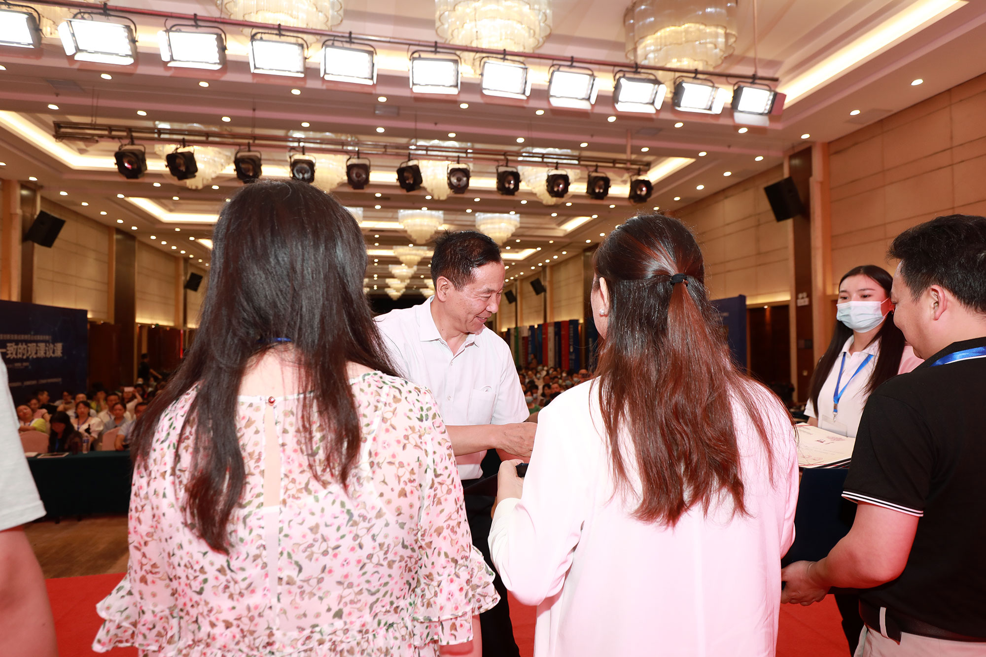 魏續(xù)臻教授總結(jié)名師工作室建設(shè)10句話