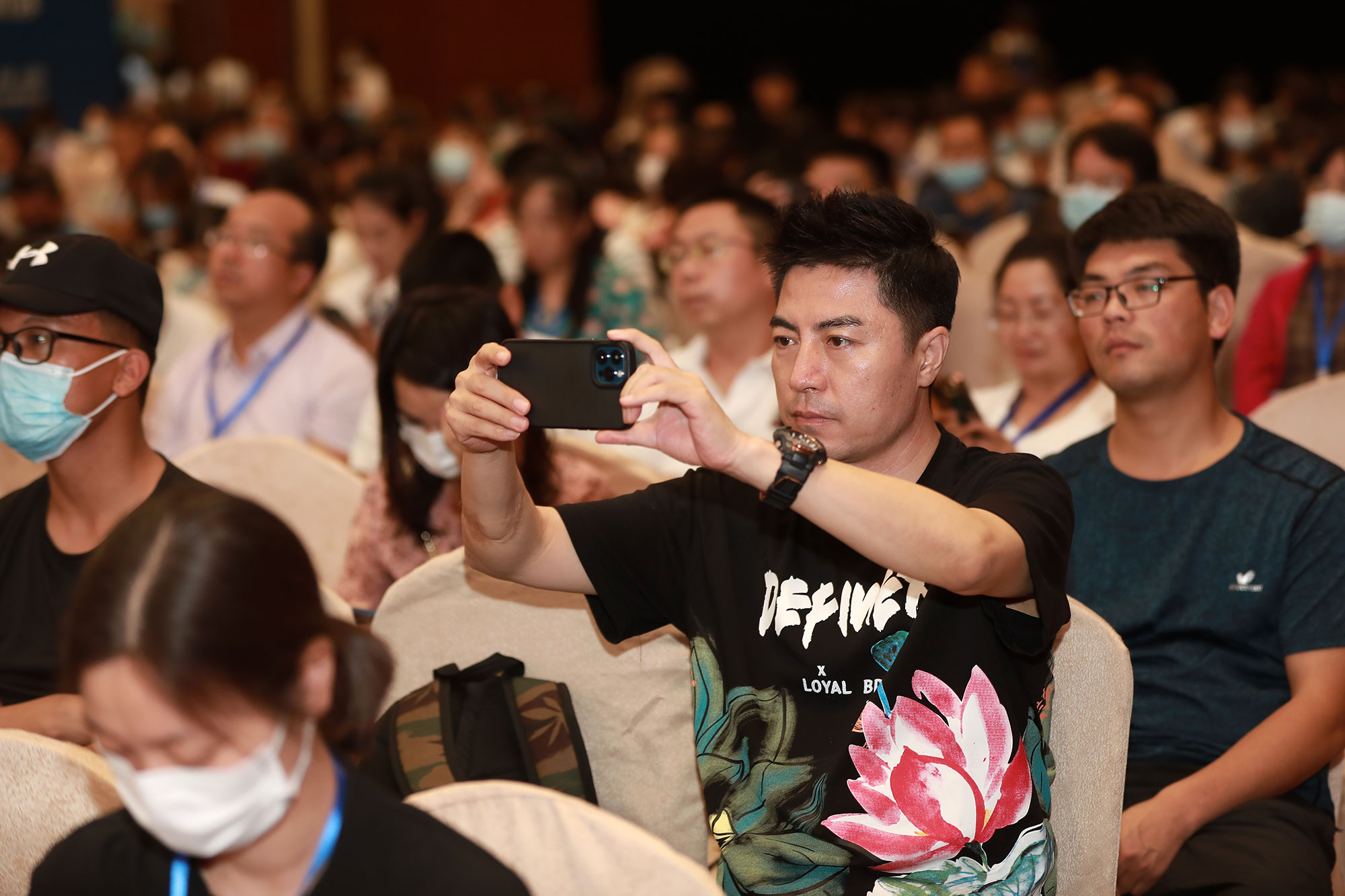 臨別贈(zèng)言：“四個(gè)一”建議：1.寫一個(gè)有感悟、有認(rèn)識(shí)、有收獲、有思想的學(xué)習(xí)總結(jié)，留下一個(gè)進(jìn)步“腳印”。趁熱打鐵，學(xué)習(xí)總結(jié)，梳理沉思，收獲成果，積累進(jìn)步，再登臺(tái)階。防止當(dāng)時(shí)新鮮，激動(dòng)三天，過后忘完。
