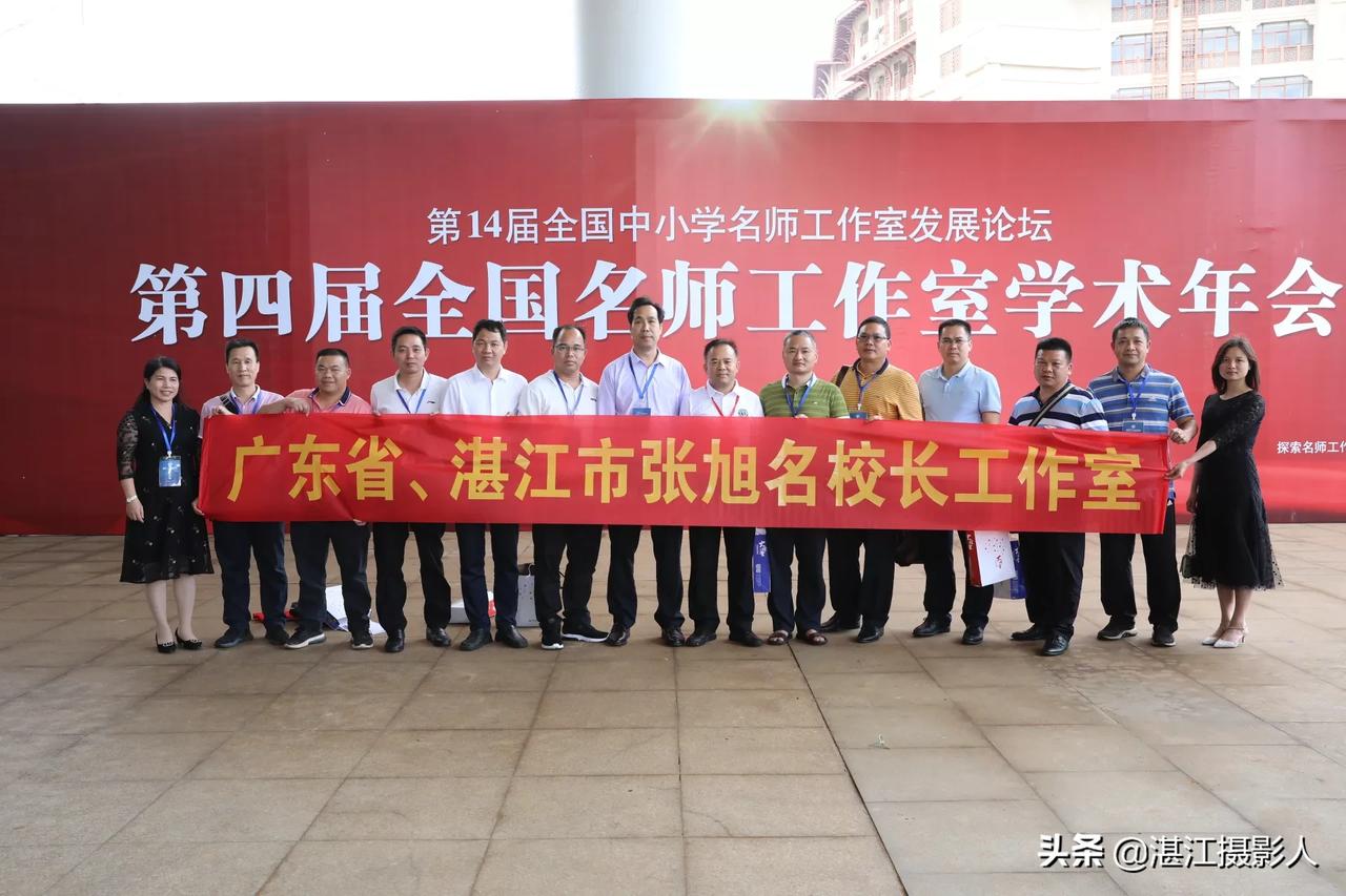 名師工作室是我國在教師教育上的一個創(chuàng)舉，已成為引領(lǐng)教師走向卓越的生力軍。