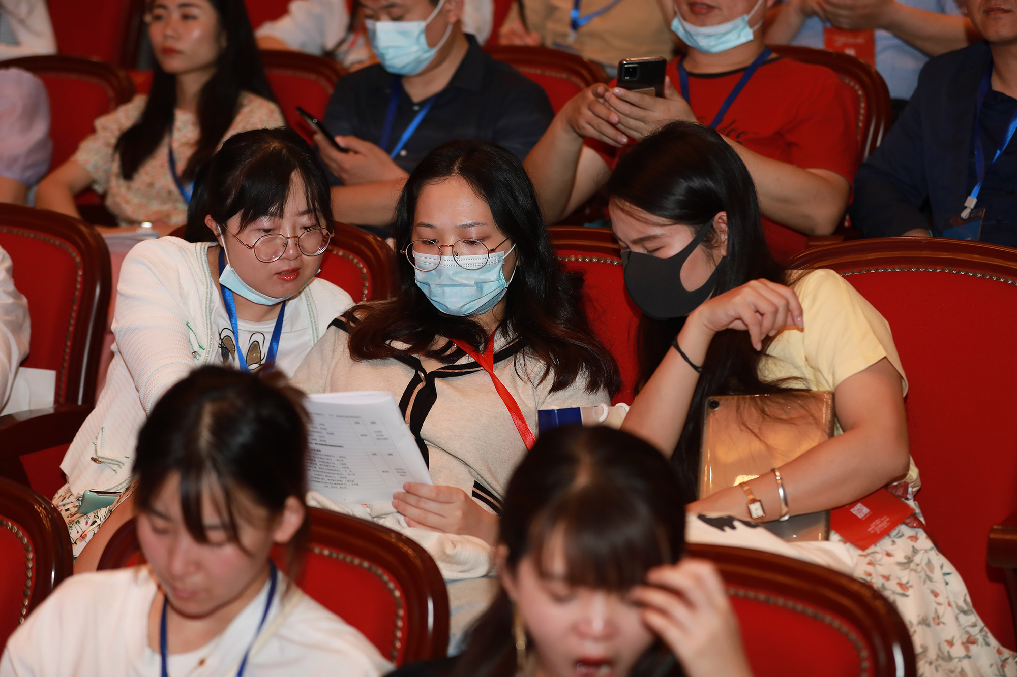我們相信，在北京中教市培教育研究院的帶領(lǐng)下，在各省市區(qū)教育主管部門的大力支持下，名師工作室的發(fā)展之路會越走越寬，在不久的將來，在“造就黨和人民滿意的高素質(zhì)專業(yè)化創(chuàng)新型教師隊(duì)伍”這一重大戰(zhàn)略任務(wù)上，我們一定能取得豐碩的成果。