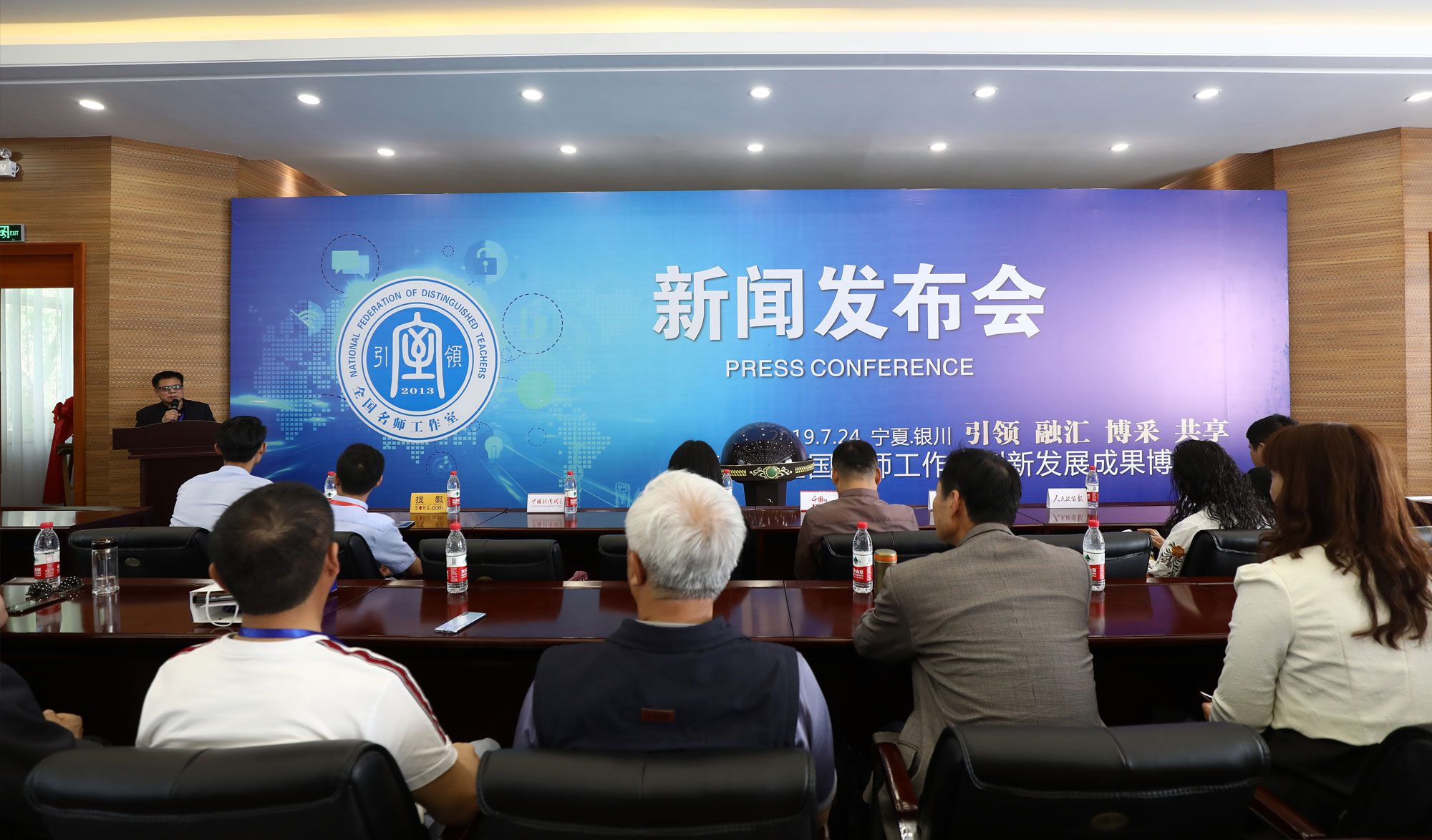 盛會在即，體驗高峰，身臨其境，現(xiàn)場觀摩；或乘勢展現(xiàn)團隊風(fēng)采，借力宣傳發(fā)展成就；或?qū)教铰?，訪師問道；可以博采眾家所長，亦可以彰顯一幟獨樹。北京中教市培教育研究院，特邀請各地名師工作室，不忘初心，守望教育，共建共研共融共享，再現(xiàn)再創(chuàng)再聚再敘。北京中教市培教育研究院向全體成員及其他有意參展的教育界同仁征集優(yōu)秀成果，屆時將組織業(yè)界知名專家對征集的成果進行評選，遴選出優(yōu)秀成果在博覽會期間展示交流，并舉行隆重。