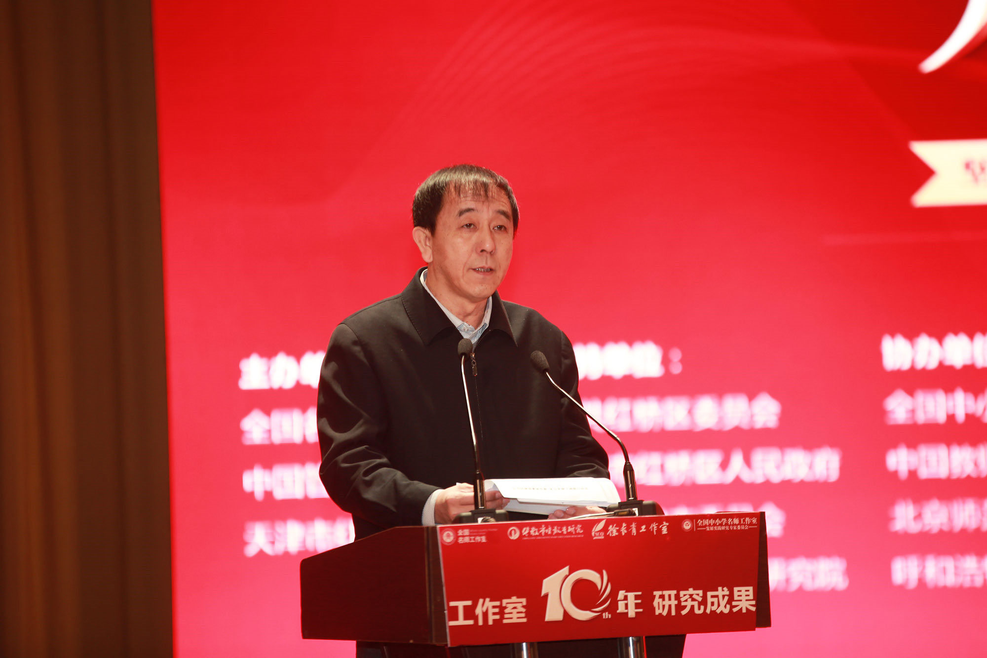 劉玉明同志講到，建設(shè)教育強國是每一個炎黃子孫殷切期望，更是中華民族偉大復(fù)興的中國夢，是實現(xiàn)中華民族偉大復(fù)興的決勝戰(zhàn)略工程。因此，要努力構(gòu)建德智體美勞全面培養(yǎng)的教育體系，形成更高水平的人才培養(yǎng)體系。把培養(yǎng)社會主義建設(shè)者和接班人作為根本任務(wù)，培養(yǎng)一代又一代擁護(hù)中國共產(chǎn)黨領(lǐng)導(dǎo)和我國社會主義制度、立志為中國特色社會主義奮斗終身的有用人才。