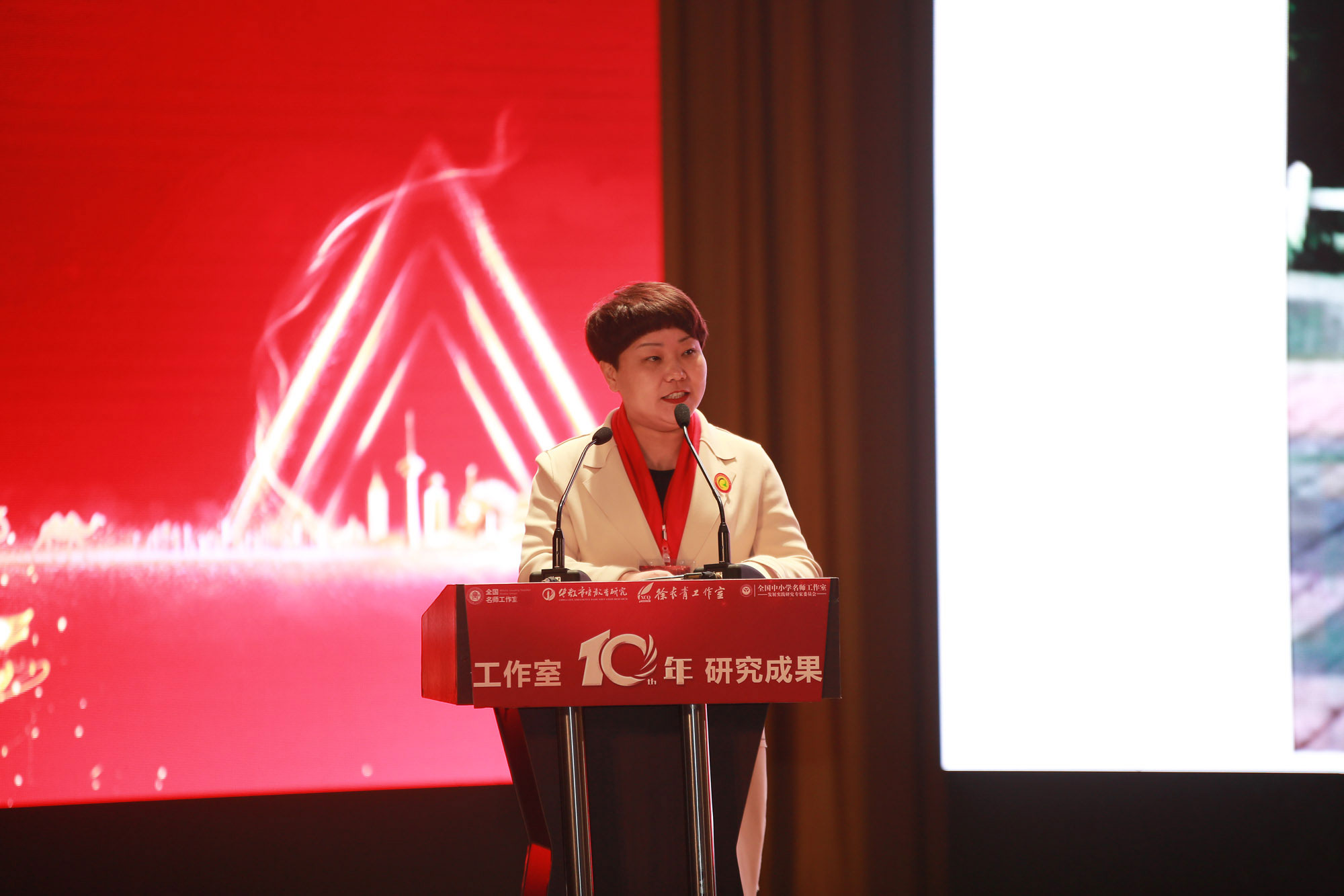 徐長青工作室基地校保定青堡小學(xué)校長張然發(fā)言。