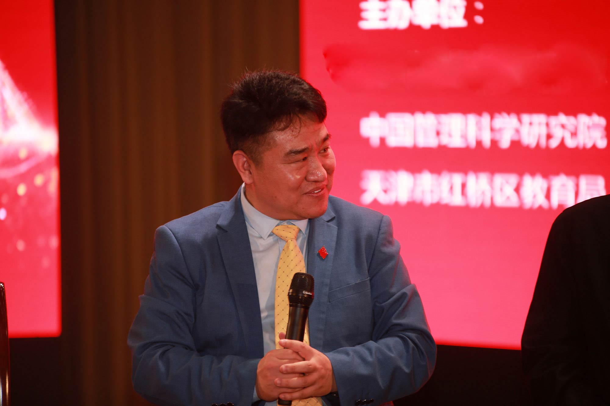 所以課堂上要充滿著診斷性而教學(xué)，我們嘗試著，不斷的續(xù)問著孩子，不斷探問著孩子，就像了解他的思維，因為課上錯會被老師發(fā)現(xiàn)被及時的糾正，避免帶著錯誤離開。
